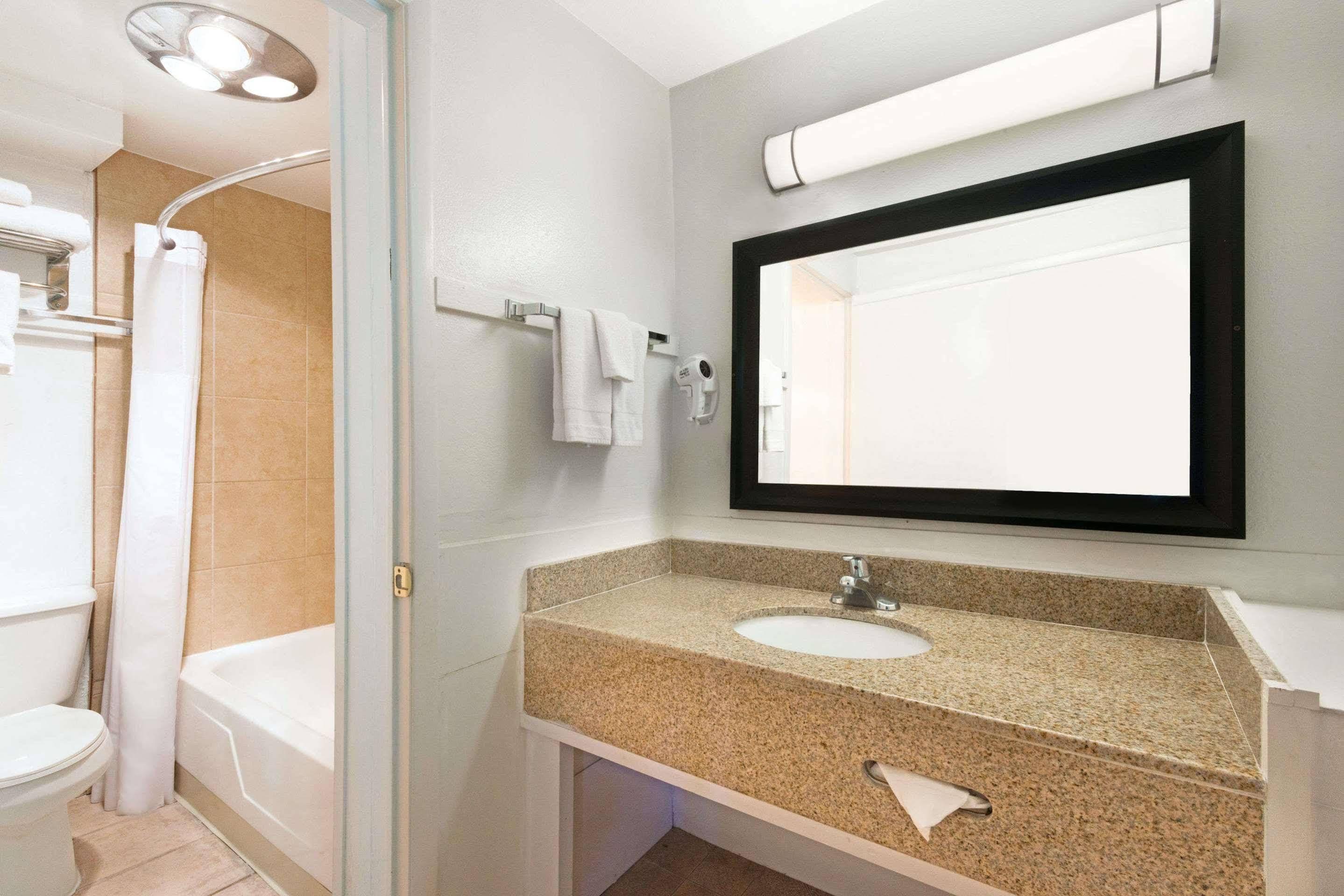 Travelodge By Wyndham Las Vegas Nm Luaran gambar